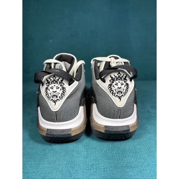 Nike LeBron Witness 7 White Black Metallic Silver Basketball Shoes Men’s Size 8. main image 4